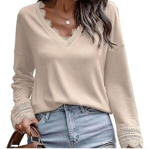 🦋 Chic Lace-Trimmed Cream Blouse Size S Strerchy